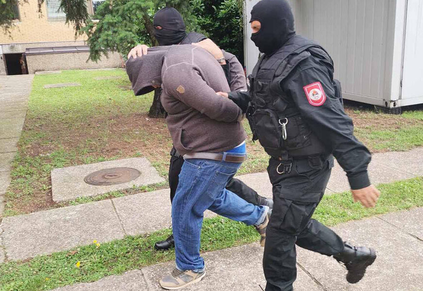 Uhapšen Banjalučanin: Prijetio da će ISTUĆI POLICAJCA zbog prekršajnog naloga djevojci