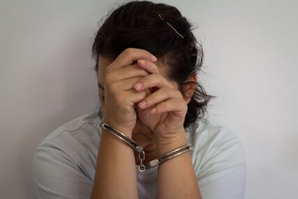 LISICE NA RUKE FBI uhapsio bivšu djevojku MILIJARDERA PEDOFILA Epstajna