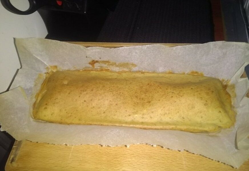 MOŽE BITI I BEZ GLUTENA Slatki hljeb sa bananama bez šećera