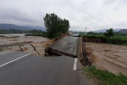 POPLAVA NAPRAVILA HAOS Mještani Ljubovije ostali bez tri mosta, voda prodrla u 700 kuća