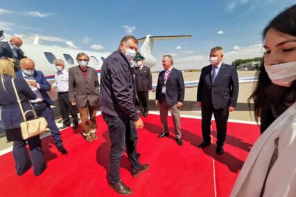 POZVAO GA PUTIN Dodik stigao u Moskvu, dočekala ga ruska delegacija, uz najviše državne počasti