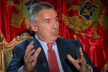 "Nije iznenađenje da sam ja najjači adut" Đukanović predao kandidaturu za predsjednika Crne Gore