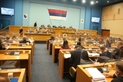 CRNA GORA NA DNEVNOM REDU Poslanici Srpske u klinču i prije rasprave o deklaraciji