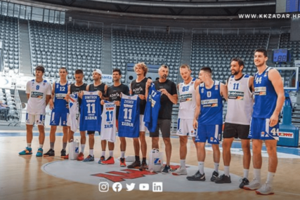 ZABAVILI SE U ZADRU Teniseri nakon fudbala u Beogradu u Hrvatskoj igrali košarku (VIDEO)