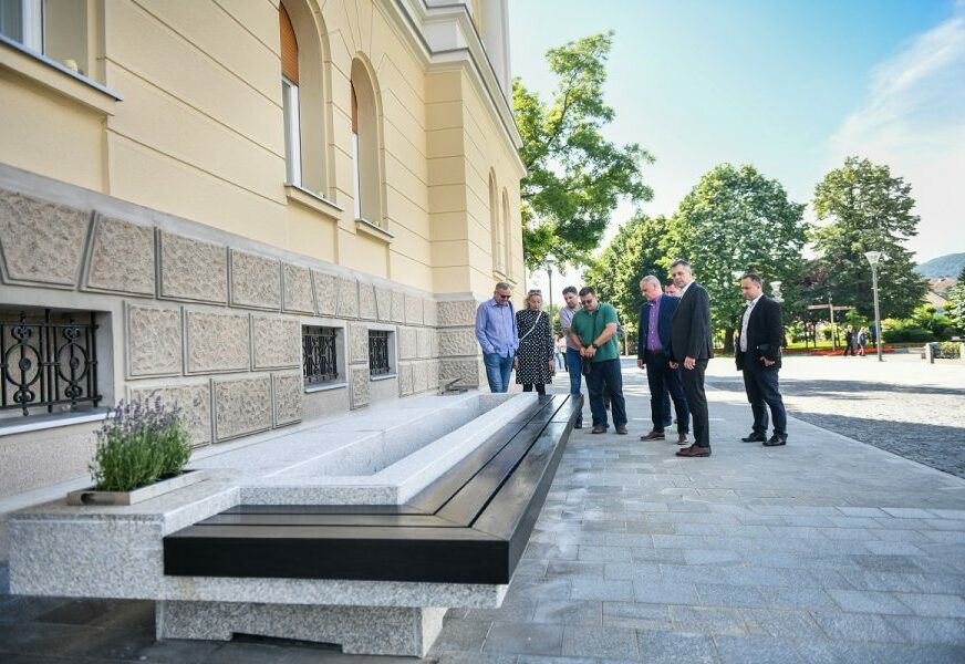PROŠETAO REKONSTRUISANOM PJEŠAČKOM ZONOM Radojičić: Banjaluka dobija novi centar grada