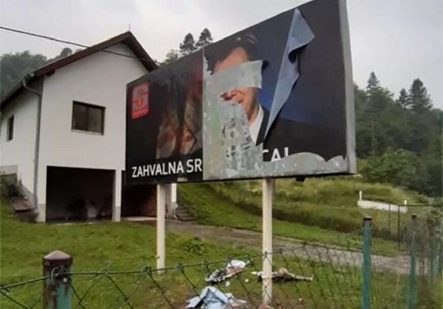 VANDALI NE MIRUJU U Srebernici opet POCIJEPANI bilbordi sa slikom predsjednika Srbije