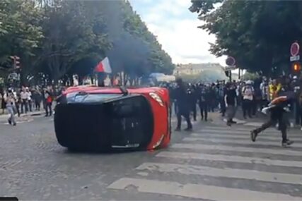 NEMIRI NA DEMONSTRACIJAMA Policija ispalila suzavac na okupljene (VIDEO)