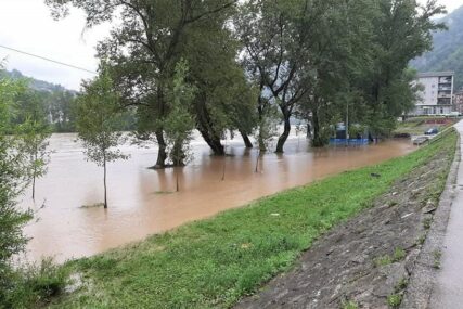 KIŠA DONOSI NEVOLJE Iako su vodostaji rijeka u Srpskoj stabilni, u pojedinim mjestima se očekuju bujične poplave