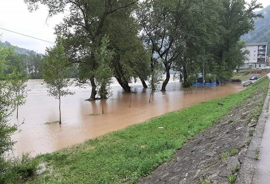 KIŠA DONOSI NEVOLJE Iako su vodostaji rijeka u Srpskoj stabilni, u pojedinim mjestima se očekuju bujične poplave