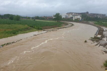 Nema poplavljenih stambenih objekata: Rijeke Bosna i Fojnica u porastu
