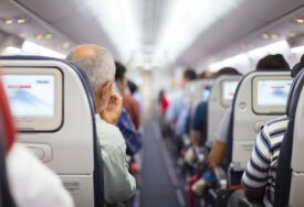 Očekuje vas paprena kazna: U ovoj zemlji ukoliko ustanete ranije u avionu "udariće vas po džepu"