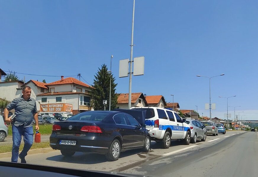 KARAMBOL NA BANJALUČKOM TRANZITU U udesu učestvovalo i vozilo policije (FOTO)