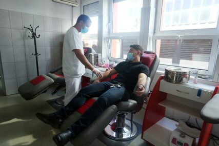 TEČNOST KOJA ŽIVOT ZNAČI  U Šamcu krv darovalo 60 osoba