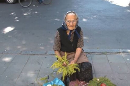 „PENZIJU NEMAM, MORAM DA SE BORIM“ Baka Milja ima 96 godina i prodaje ivanjdanske vjenčiče (VIDEO)