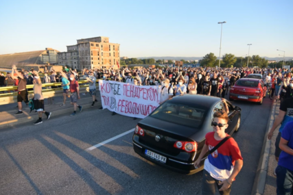 Demonstranti BLOKIRALI isključenje za autoput Beograd-Novi Sad