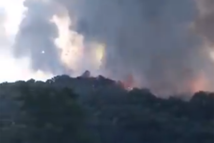EKSPLOZIJA U FABRICI VATROMETA Oblak dima iznad objekta u kojem se nalazilo 200 ljudi (VIDEO)