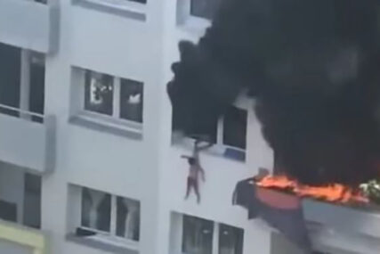 VISILI S PROZORA Dva mališana se spasla od požara SKOKOM SA ZGRADE (VIDEO)