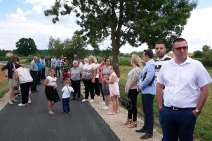 KRATKE DIONICE, VELIKI ZNAČAJ Asfaltiraju puteve u 13 sela u Potkozarju