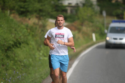 ZA TATJANU I MILANU Stanivuković istrčao polumaraton za oboljele prijateljice (FOTO)