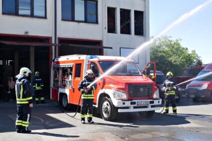 BRŽE GAŠENJE POŽARA Vatrogasci iz Gradiške nabavili savremeno vozilo