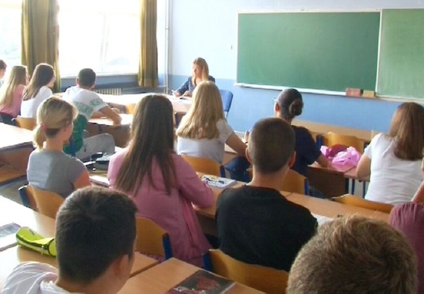STIPENDIJA I PREVOZ ZA BRAVARE Upis srednjoškolaca u skladu sa planom u Kozarskoj Dubici