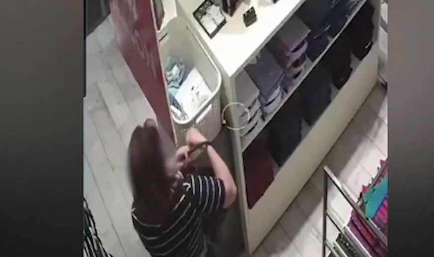 ONE DANIMA PUSTOŠE PRODAVNICE Jedna žena zagovara prodavačice, a druga krade (VIDEO)