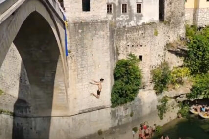 Završen takmičarski dio 455. skokova sa Starog mosta u Mostaru: Pobjednici Dragan Milnović i Emil Tiro (VIDEO)