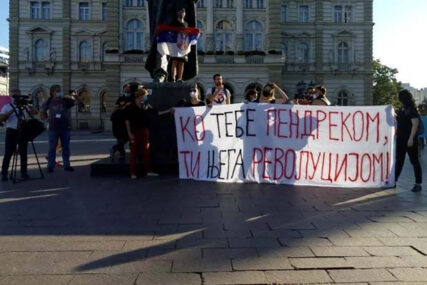 I DANAS NA ULICAMA Protest u Novom Sadu počeo minutom ćutanja za žrtve korone 
