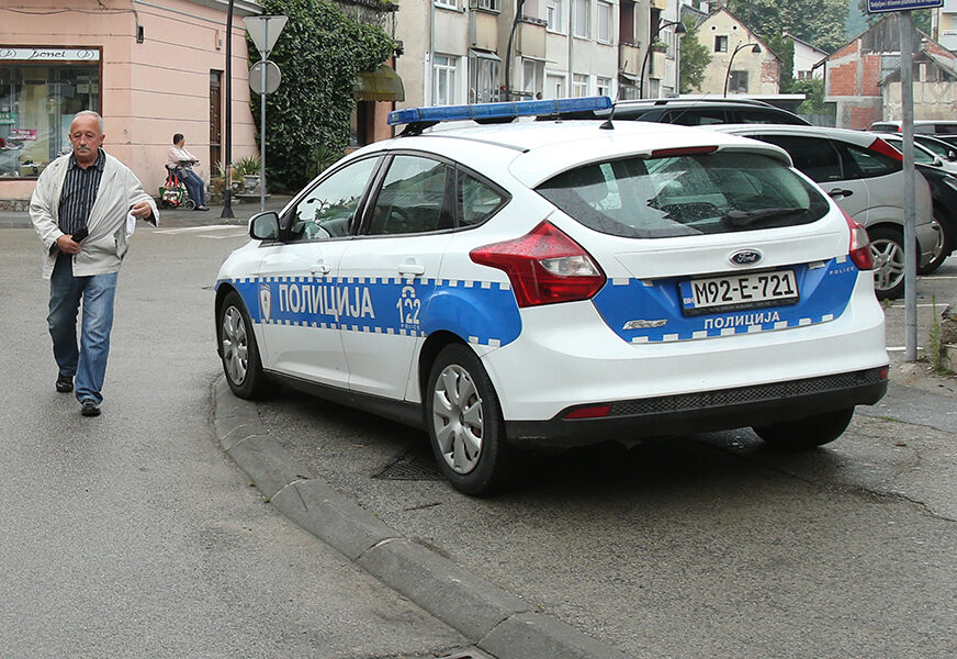 MIGRANTI UKRALI AUTOMOBIL U BILEĆI Policija ih uhapsila na putu za Berkoviće