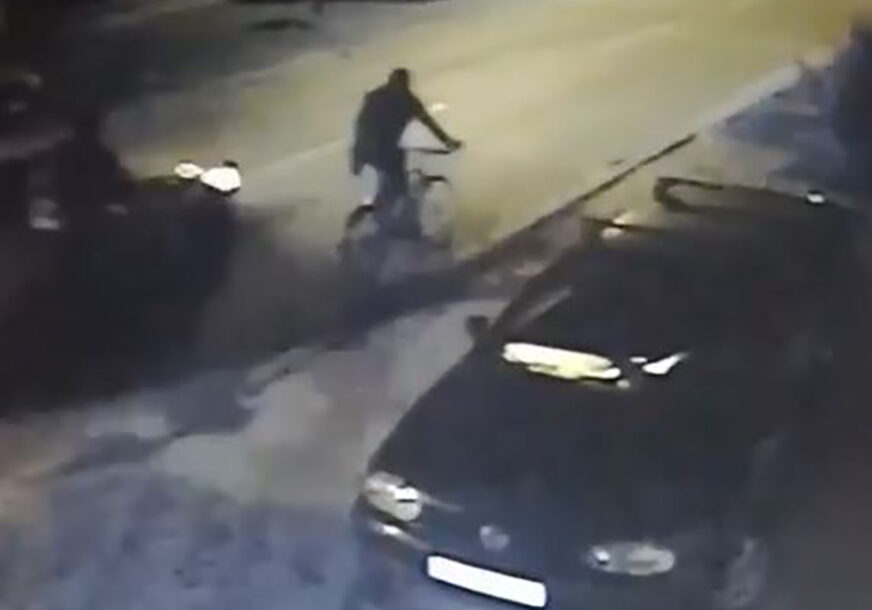 VOZAČ U BJEKSTVU Automobilom pokosio tinejdžera dok je vozio bicikl (VIDEO)