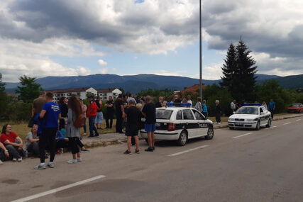 POČEO MIRAN PROTEST GRAĐANA Otpad iz Italije još nije odvezen iz Drvara