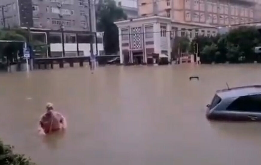 PONOVO VANREDNO STANJE U VUHANU Kineski grad zahvatile i katastrofalne poplave (VIDEO)