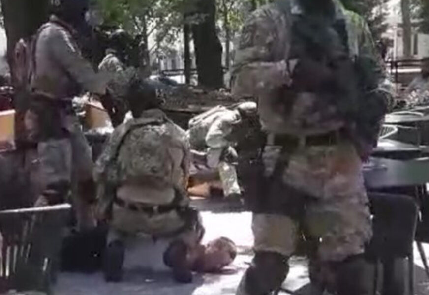 AKCIJA U CENTRU BANJALUKE Objavljeni video i fotografija hapšenja osumnjičenog za ubistvo Ćuluma