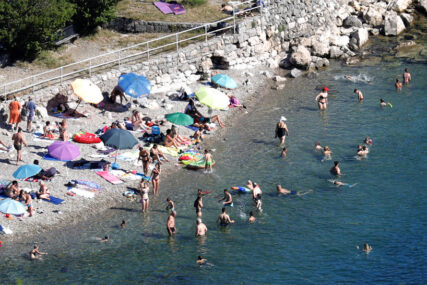 NE PREPORUČUJE SE KUPANJE Četiri dubrovačke plaže zagađene ešerihijom