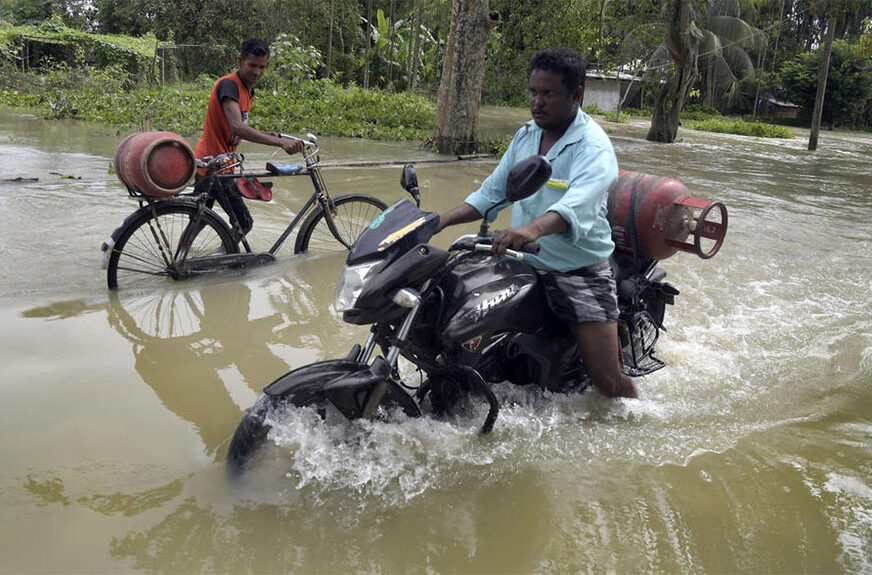 UGROŽENO DVA MILIONA LJUDI Monsunske poplave usmrtile najmanje 50 osoba