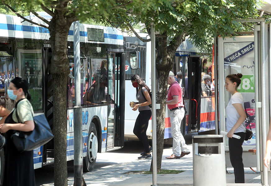 "SPREMAN JE ZA ČERNOBILJ, A NE ZA KORONU" Ova slika iz javnog prevoza je INTERNET HIT (FOTO)