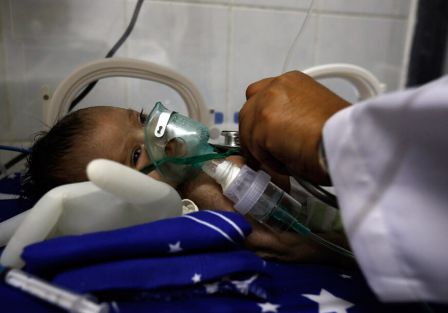 EPIDEMIJE I GLAD U RAZORENOJ ZEMLJI Potresne slike patnje mališana u Jemenu