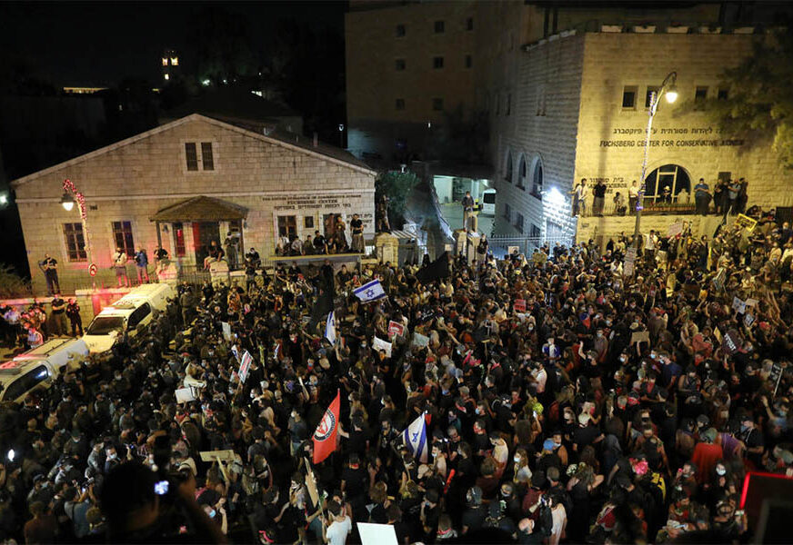 UHAPŠENO 55 OSOBA Demonstracije u Jerusalimu protiv Netanjahua razbijane vodenim topovima