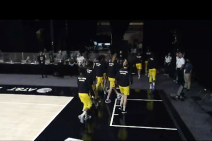 NOVI SKANDAL Košarkašice otišle sa terena pred himnu SAD (VIDEO)