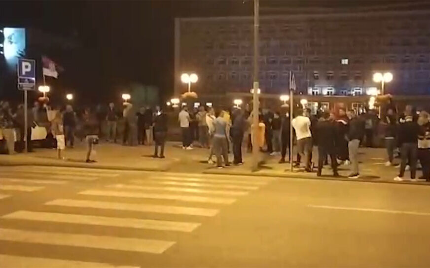 PROTEST I U KRAGUJEVCU Građani na ulici zbog najavljenog pooštravanja mjera