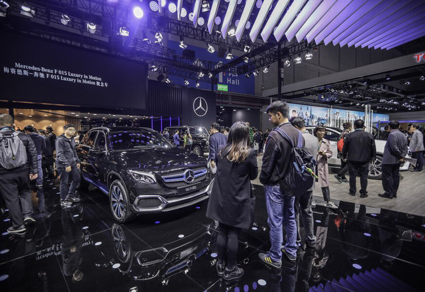 OPASNOST OD CURENJA ULJA "Mercedes-Benc" u Kini povlači više od 660.000 vozila