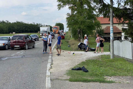 MLADIĆ IZ ŠAMCA TEŠKO POVRIJEĐEN Jeziv prizor sa mjesta nesreće kod Bijeljine (FOTO)