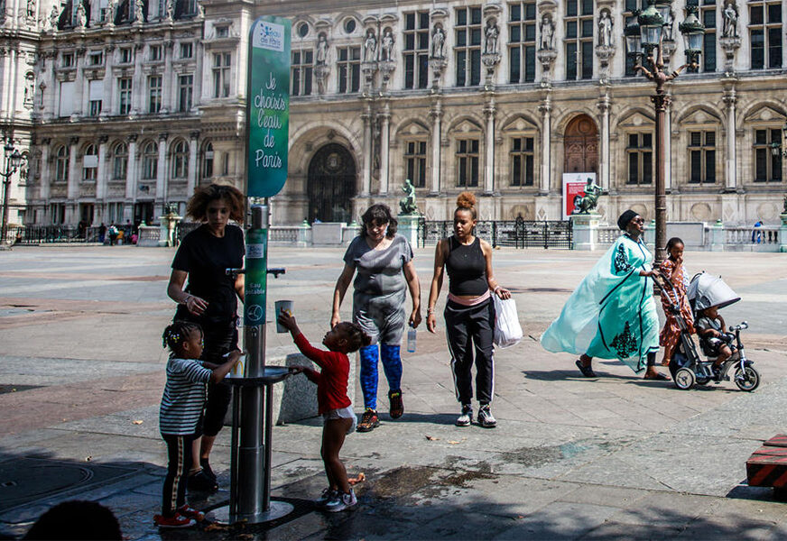 SVE VEĆI BROJ ZARAŽENIH U Parizu obavezno nošenje maski na otvorenom
