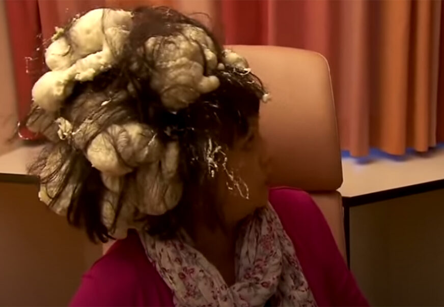 NEVIĐENA FRIZURA Umjesto pjene za kosu, kupila je PUR PJENU i napravila haos (VIDEO)