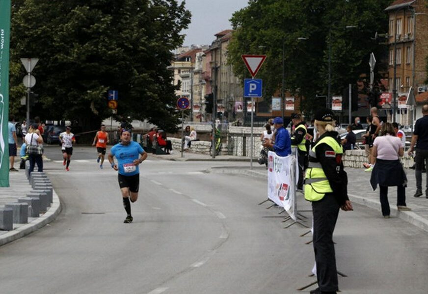 SLIKA KOJA JE POTRESLA BALKAN Suze divljenja na maratonu u Sarajevu