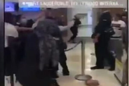 LETJELE CIPELE, HRANA, TELEFONI Putnice napale osoblje aerodroma jer je kasnio let (VIDEO)