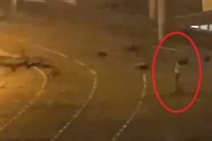 POLICIJA PUCALA U DEMONSTRANTA? Pojavio se snimak brutalnog ubistva u Minsku (UZNEMIRIJUĆI VIDEO)