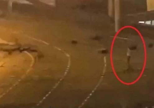 POLICIJA PUCALA U DEMONSTRANTA? Pojavio se snimak brutalnog ubistva u Minsku (UZNEMIRIJUĆI VIDEO)