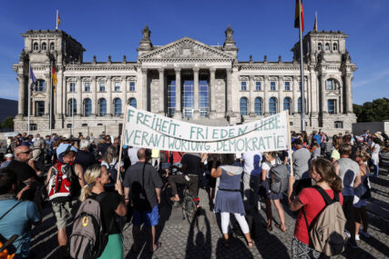 NE ŽELE MASKE Protest u Berlinu protiv epidemioloških mjera