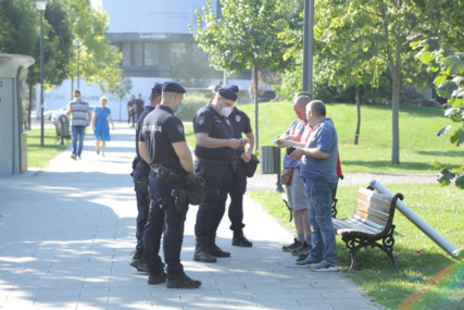MNOGO POLICIJE U CENTRU BEOGRADA Legitimišu se prolaznici oko Skupštine Srbije